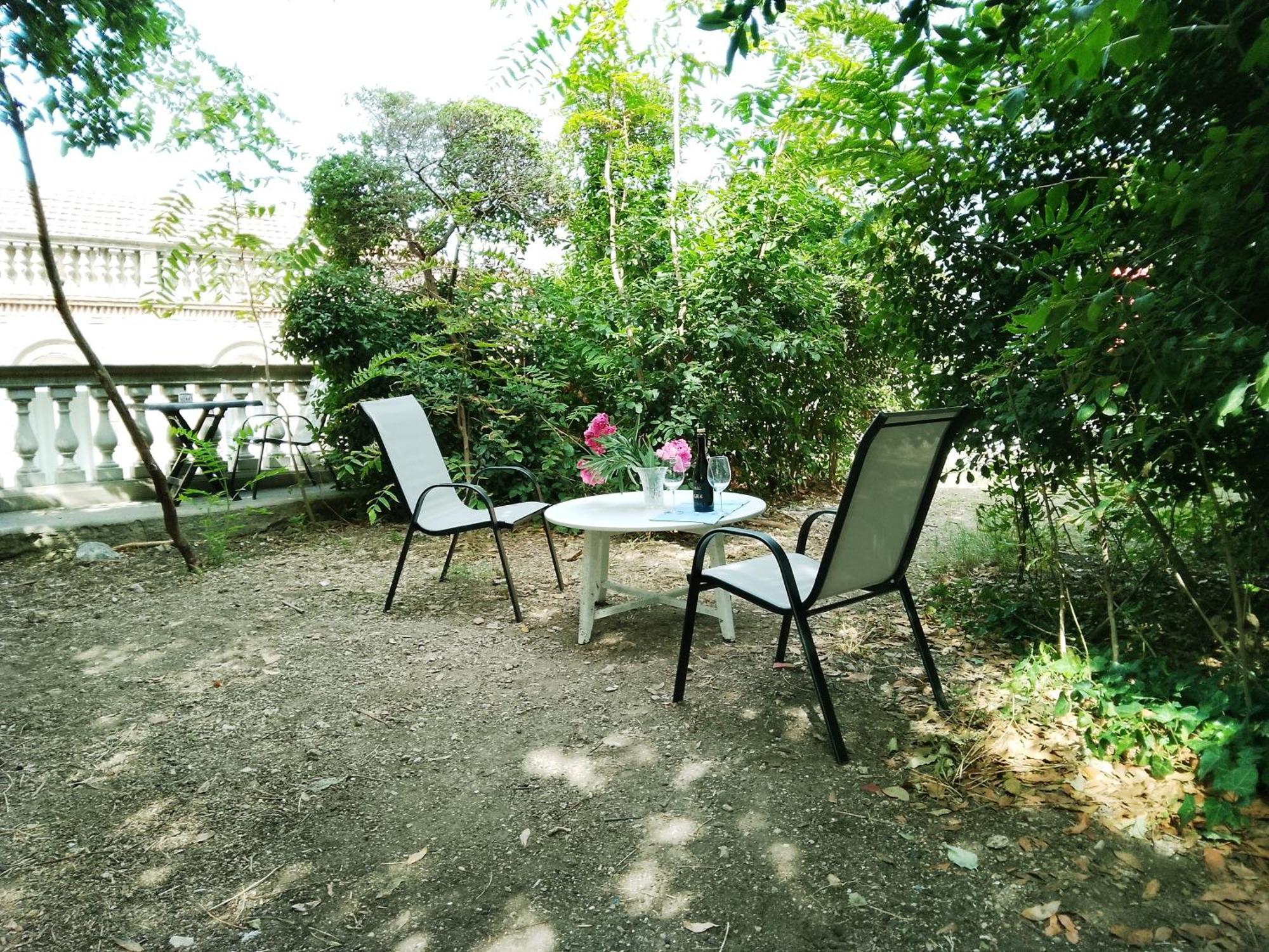 Garden In The Center Split Exterior foto