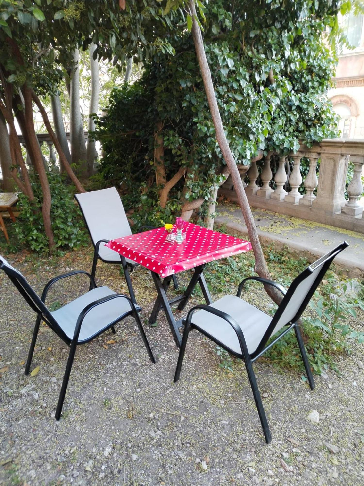 Garden In The Center Split Exterior foto