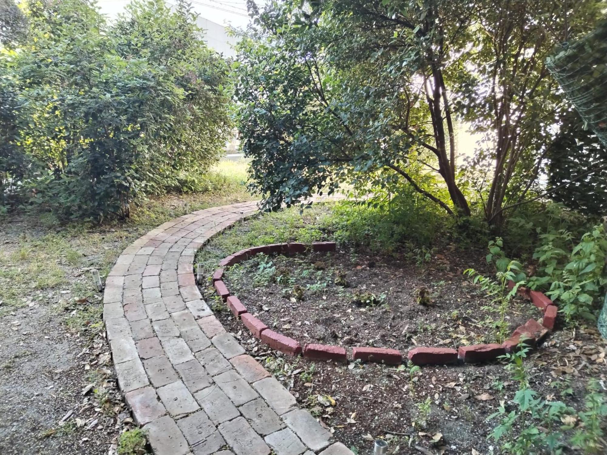 Garden In The Center Split Exterior foto